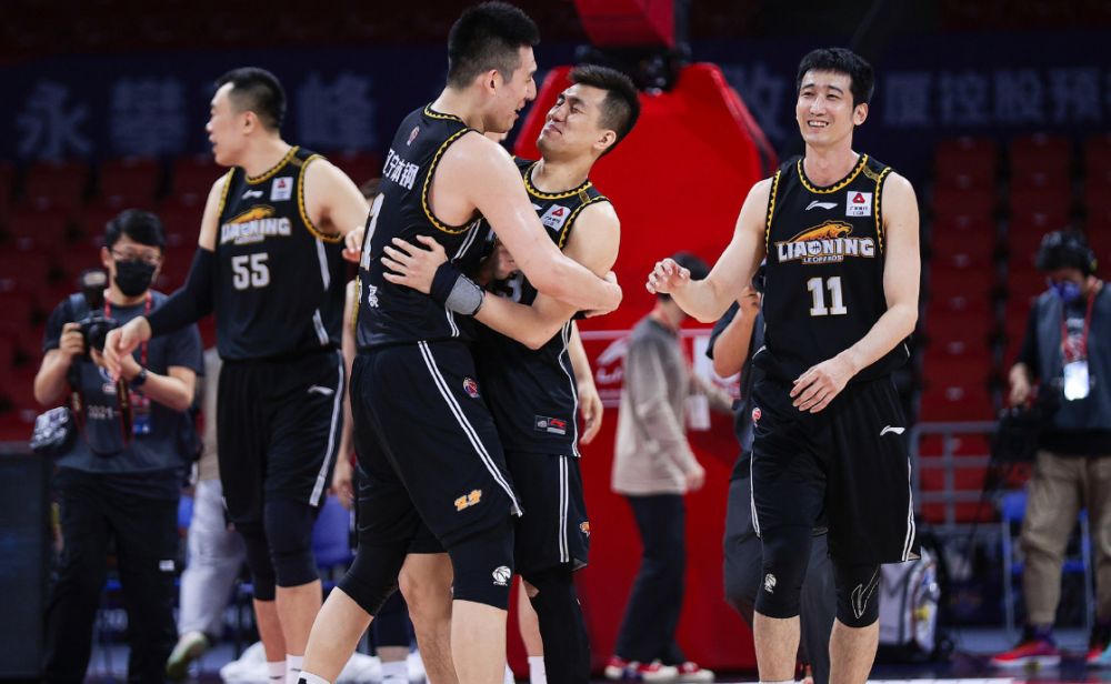 四川队横扫江苏队,赵继伟带队取胜 四川队横扫江苏队,赵继伟带队取胜