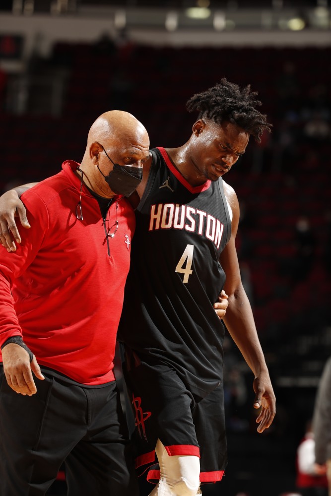 北京队轻取广州队，哈登刷新纪录